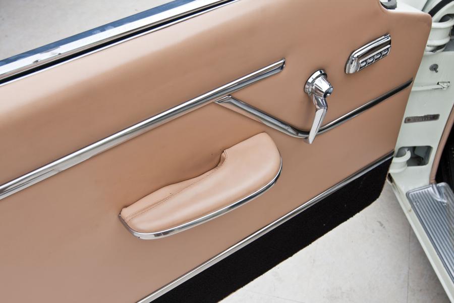 Детали интерьера Chrysler C-300 1955 года  (фото 61 из 98)
